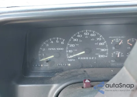 1998 Chevrolet C1500 Fleetside z USA, uszkodzony, nr VIN 1GCEC14W9WZ220727